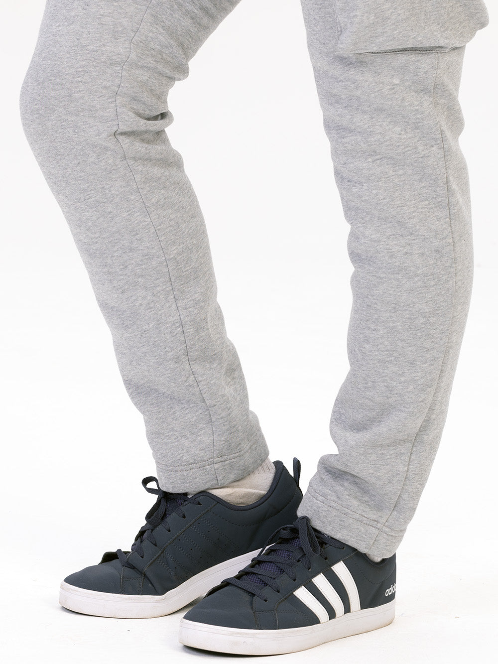 grey cargo joggers and trainers